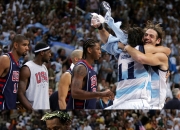 米兰体育官网-关于美国代表队创造佳绩，全场欢呼的信息