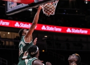 米兰体育入口-雄鹿连胜老鹰，牢牢占据前列