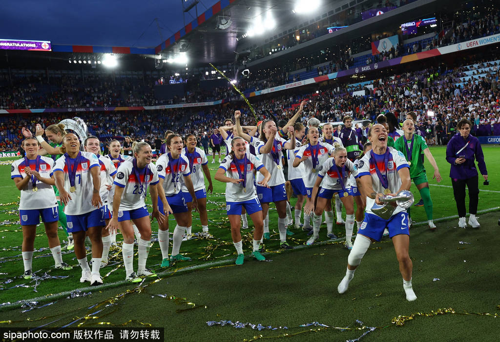 英格兰女足士气高昂，将对手锁定目标