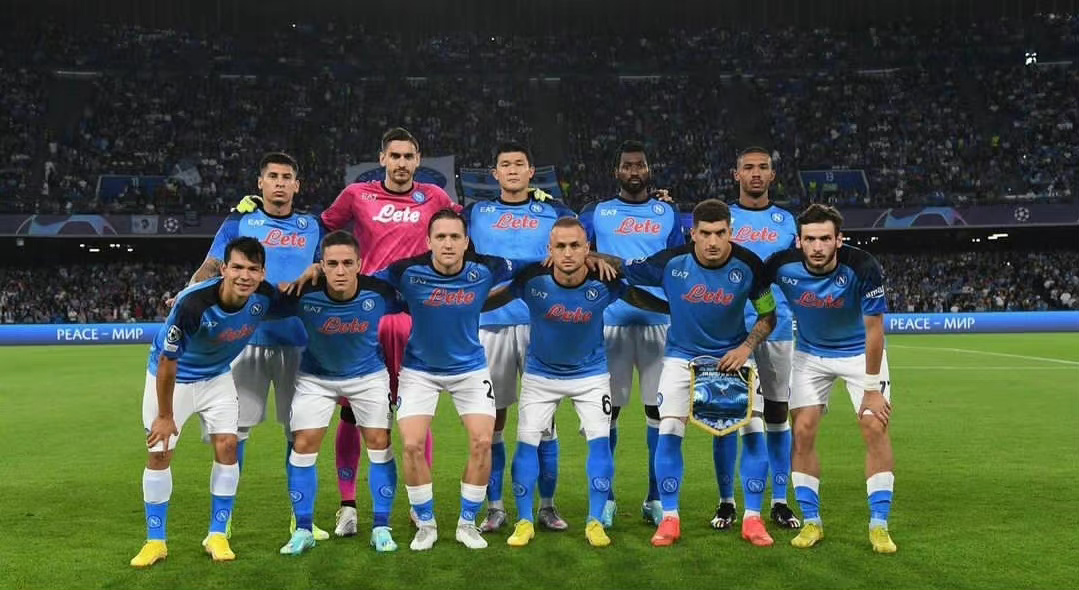 欧洲足球赛场，强队角逐夺冠