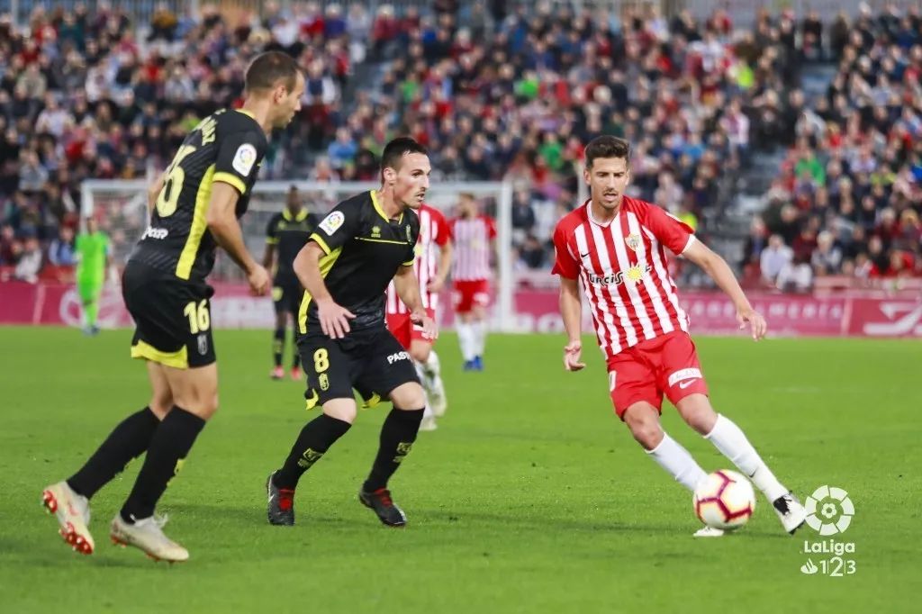 势均力敌球队互交白卷战斗激烈凶猛的简单介绍