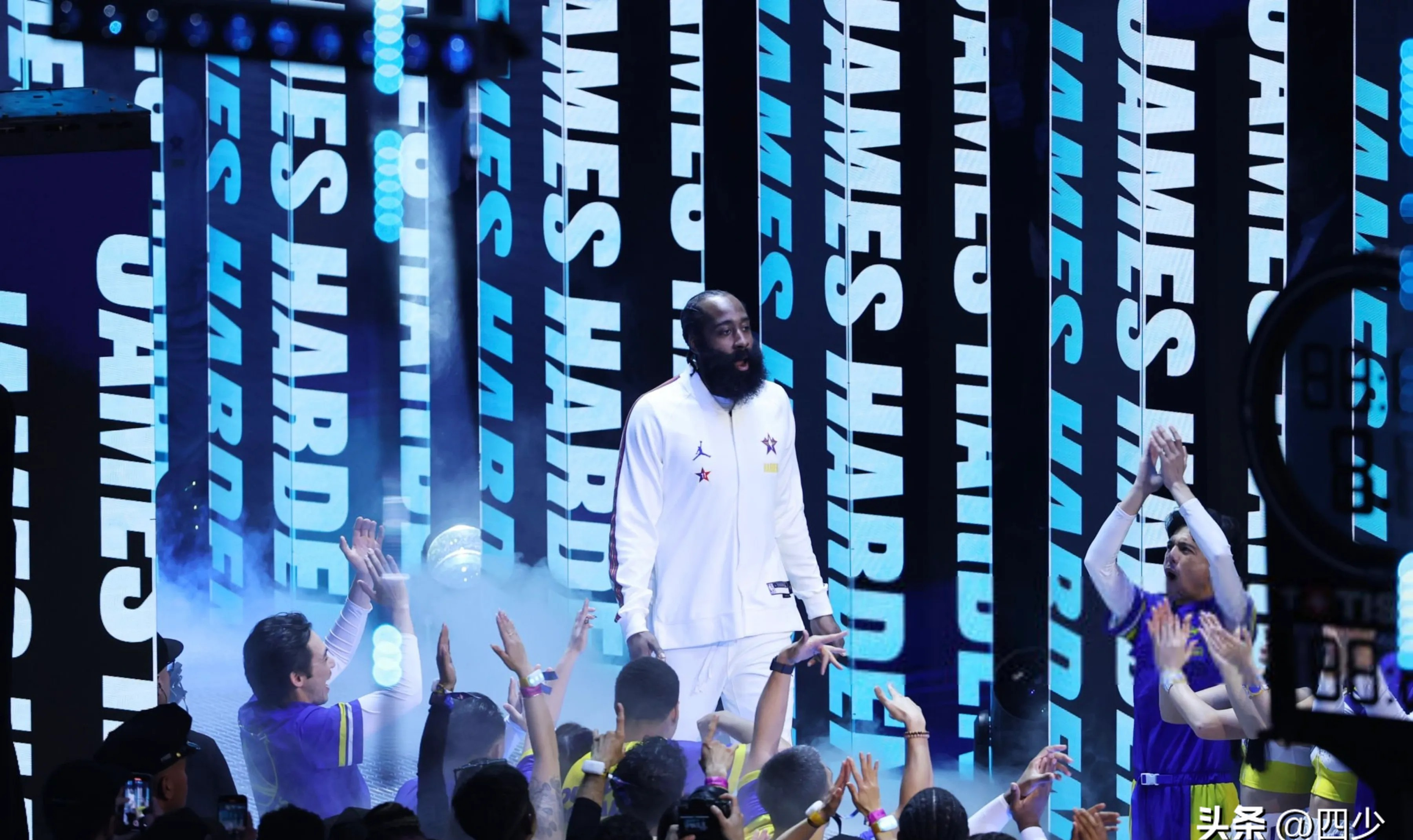 快船主场战胜雄鹿，取得七连胜