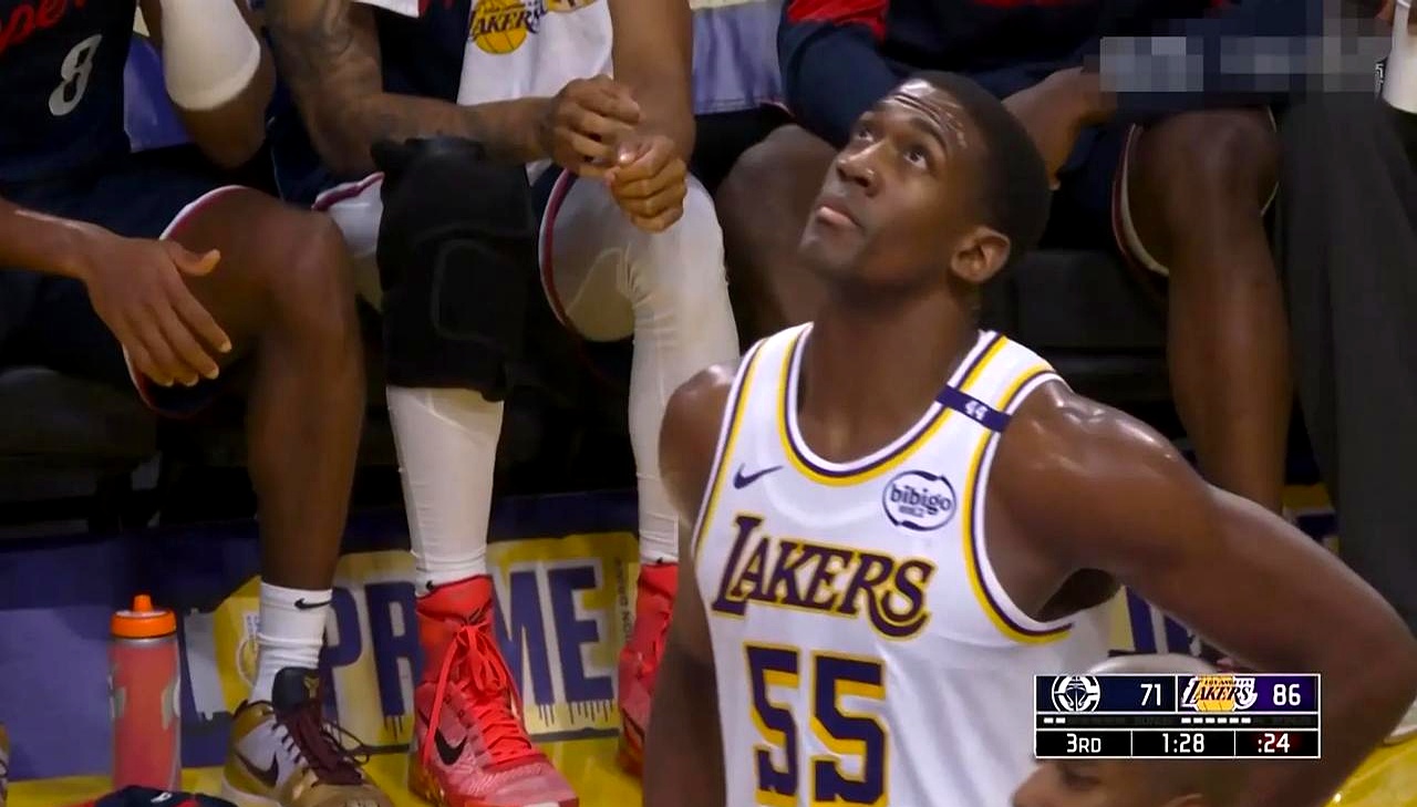 湖人遭快船逆转,主场失利 湖人遭快船逆转,主场失利