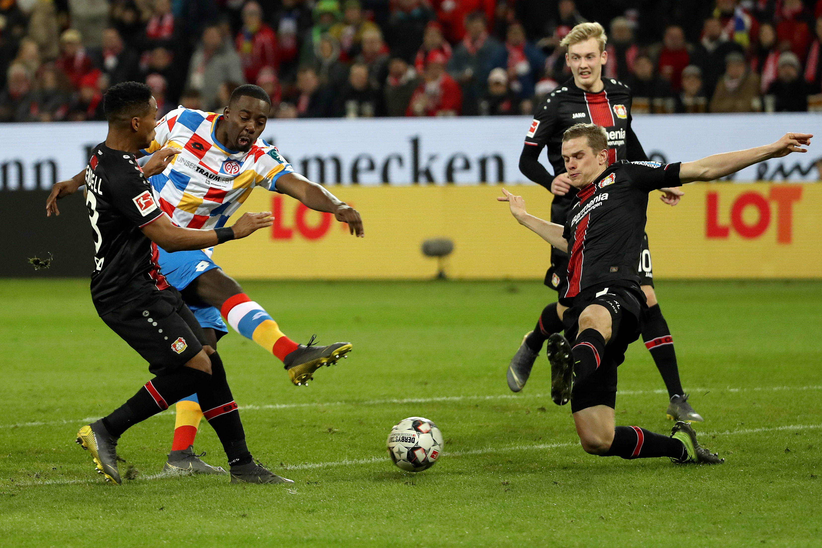 勒沃库森力克奥格斯堡，豪取三分展示强大实力