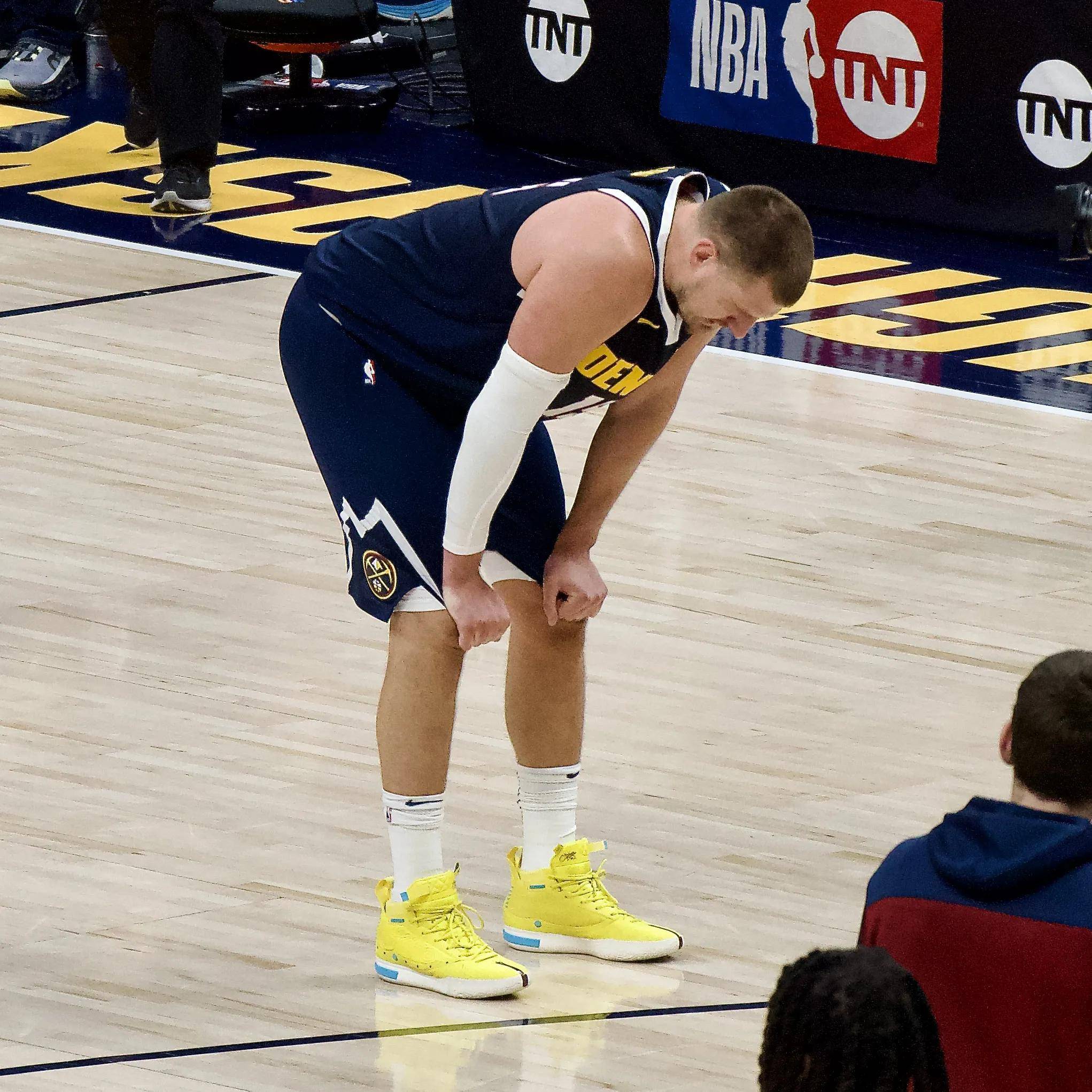 掘金客场失利!约基奇遭遇困境 掘金客场失利!约基奇遭遇困境